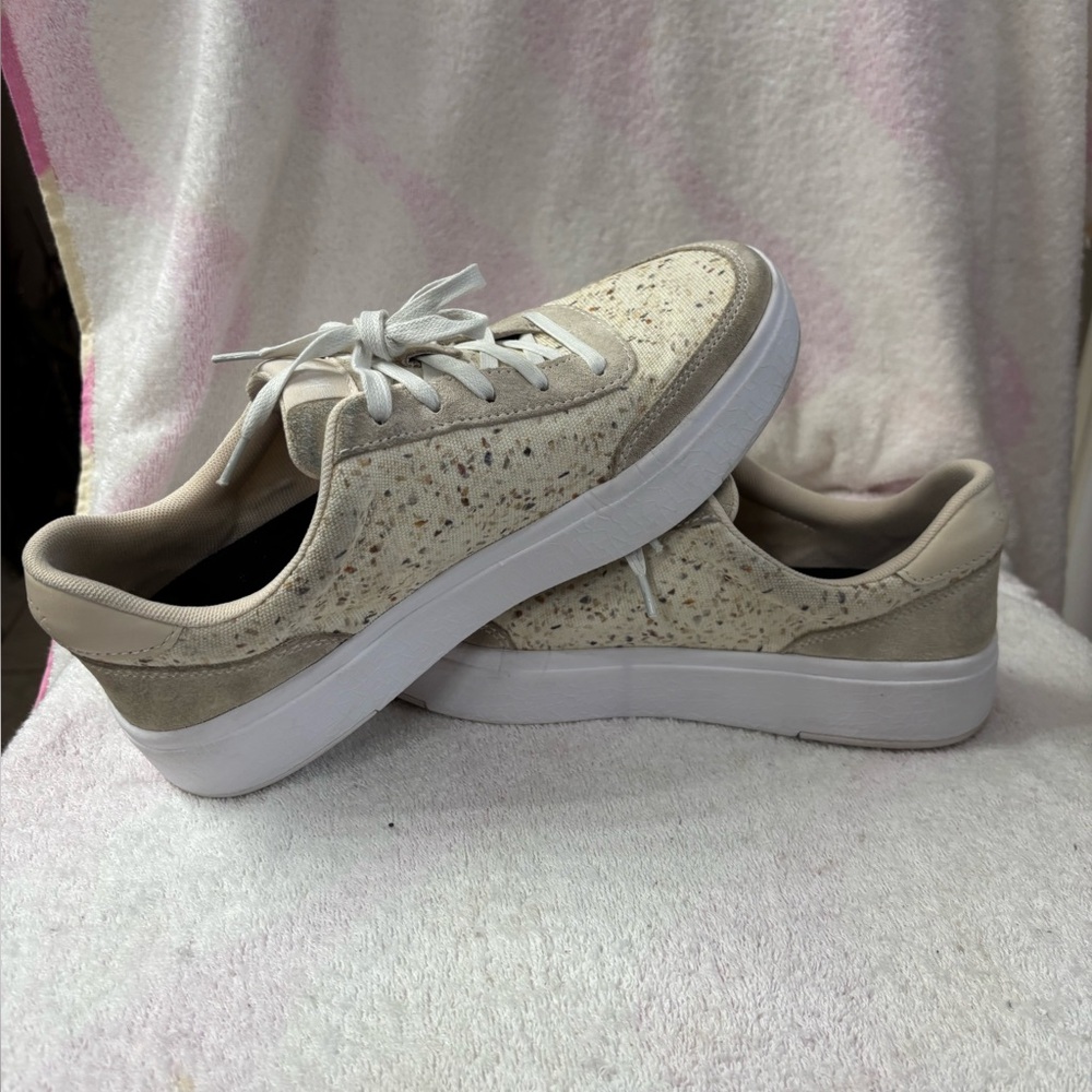 Elegant Beige Sneakers with White Accents